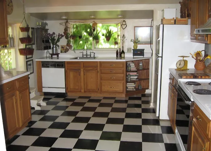 B&B On Seven Acres With Private Bed & Bath